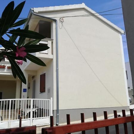 Apartment Dukic Sveti Filip i Jakov Exteriör bild