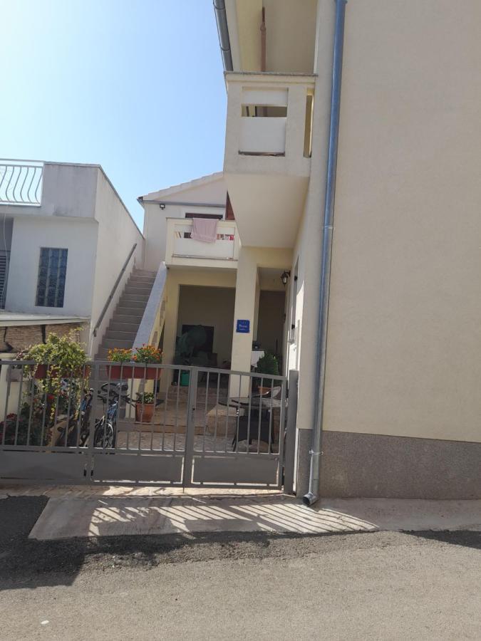 Apartment Dukic Sveti Filip i Jakov Exteriör bild