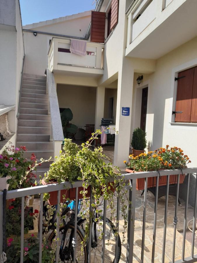 Apartment Dukic Sveti Filip i Jakov Exteriör bild