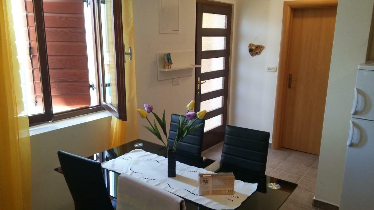 Apartment Dukic Sveti Filip i Jakov Exteriör bild